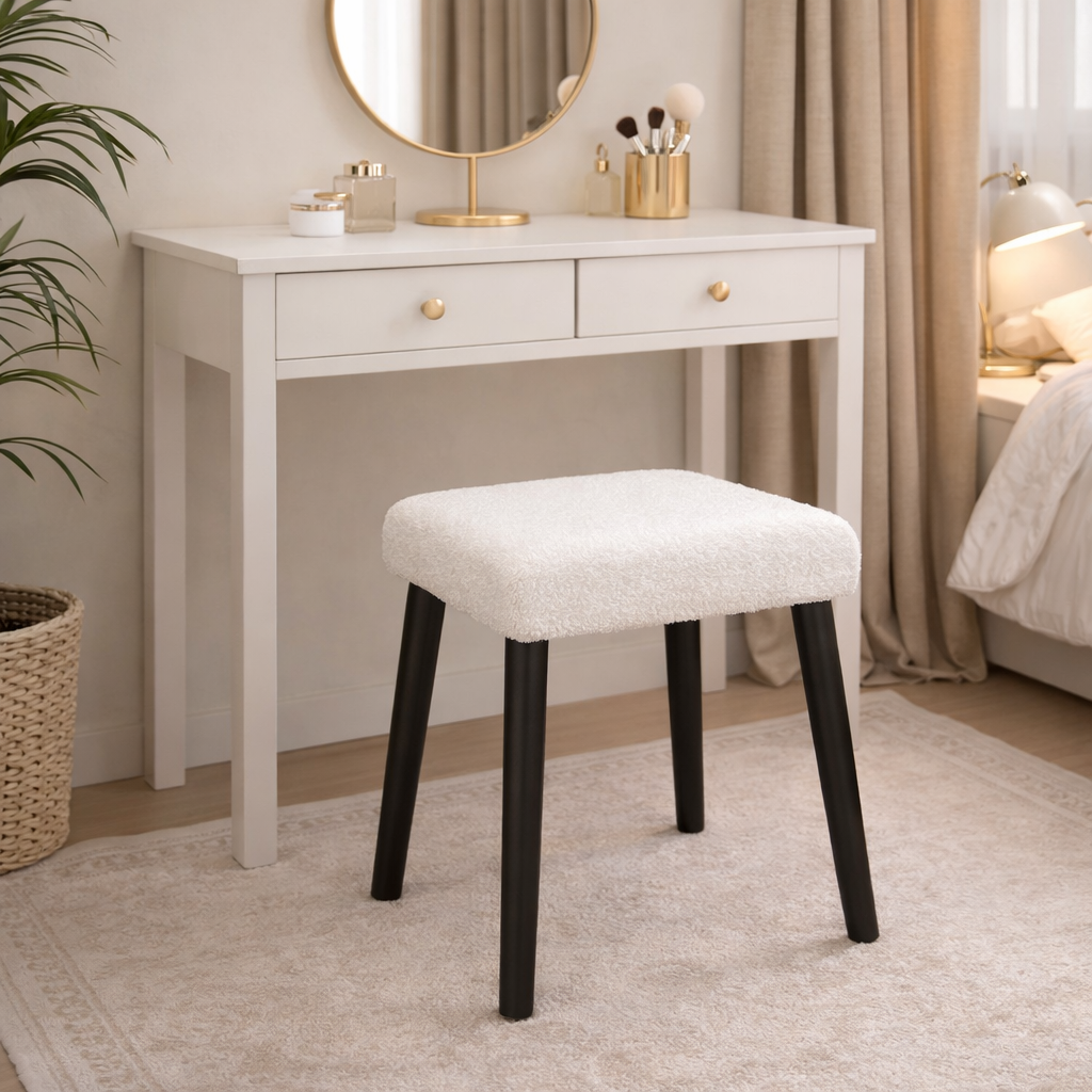 Tabouret en tissu teddy avec pieds noirs – siège confortable